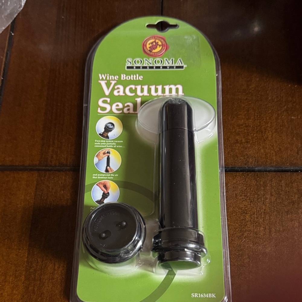 Sonoma Black Wine Bottle Vacuum Seal X1